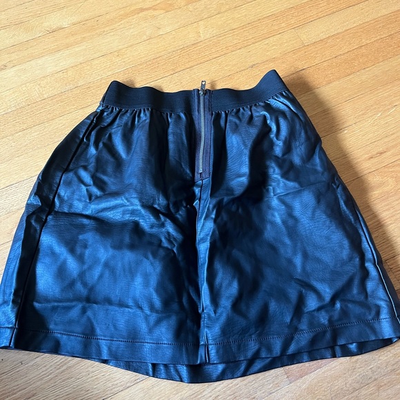 Pleather black Mid calf skirt - Picture 3 of 6